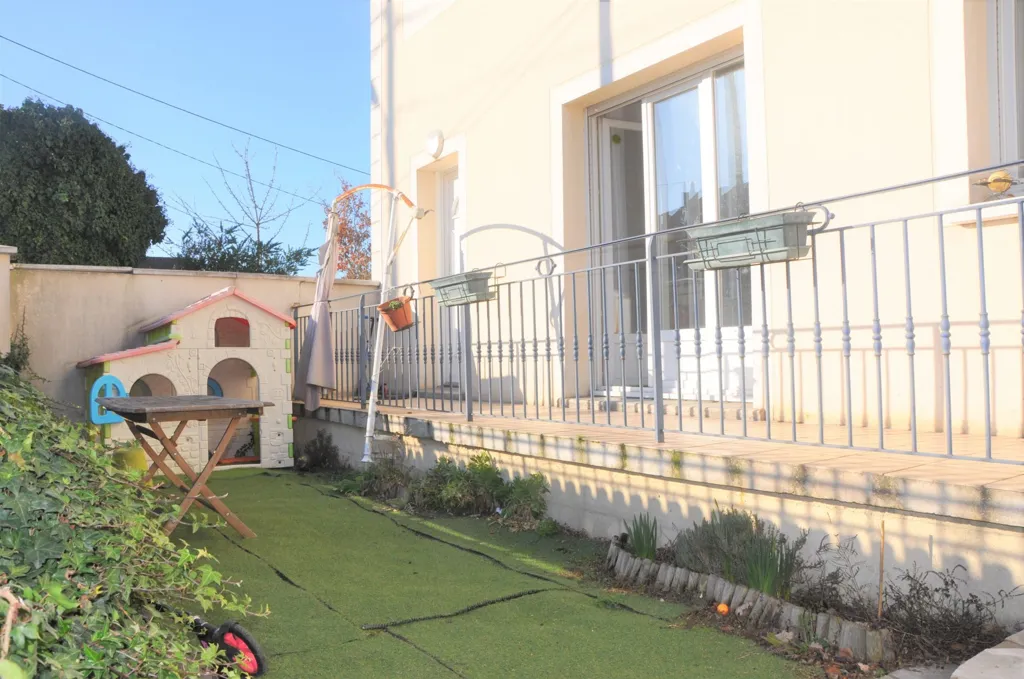Aed - Luxury Duplex Apartment with Private Courtyard in Neuilly-Plaisance