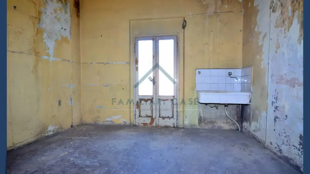 Pièces - Terraced Villa for Renovation in Varese