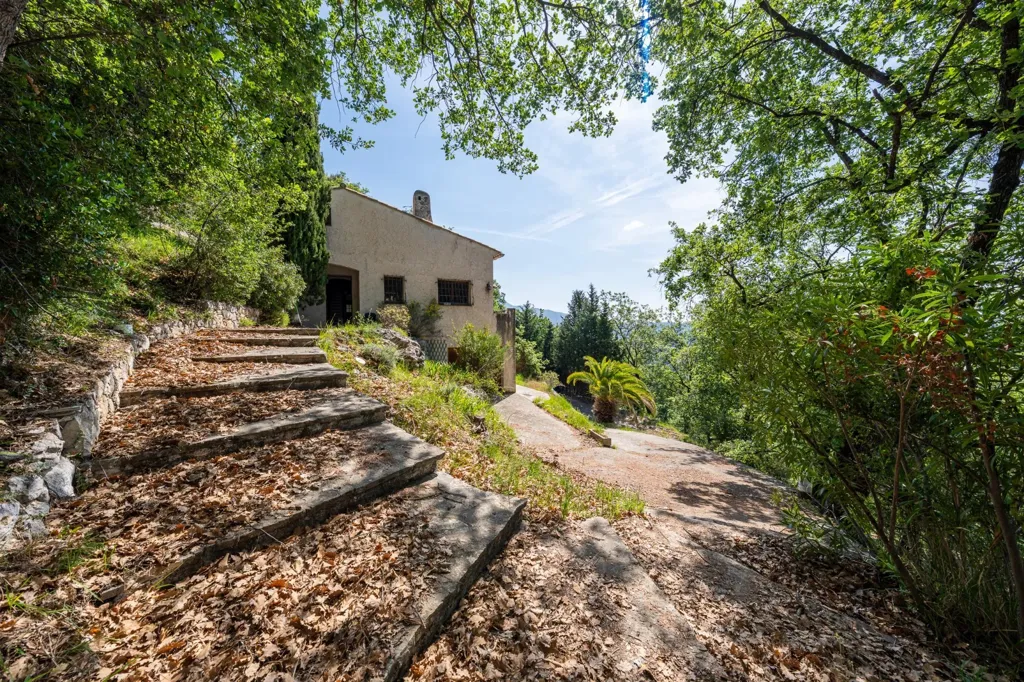 Jardin - Maison sur Trois Niveaux au Calme à Carros