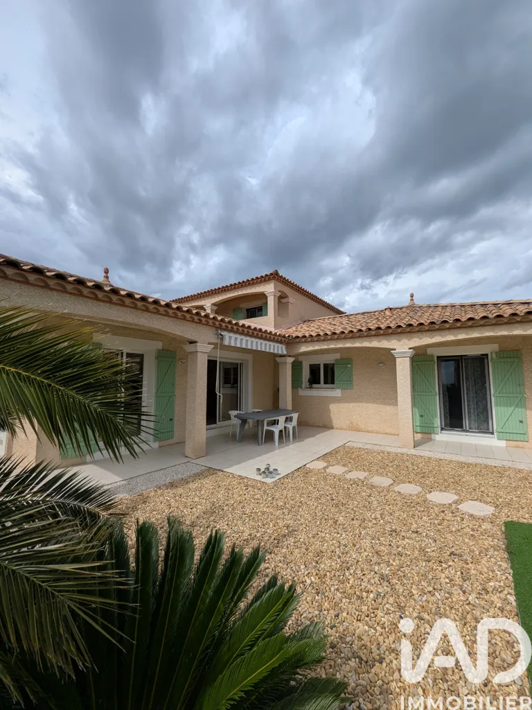 Välivaade - Mediterranean-Style House with Terrace in Caux