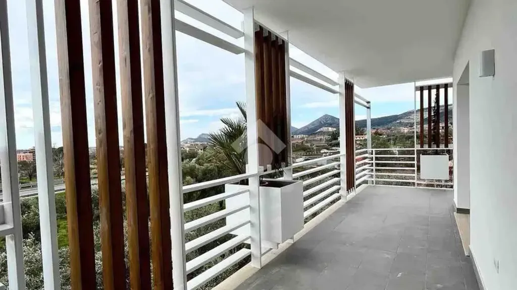 Balcon - Eco-Friendly Apartment with Terrazzo in Maddaloni