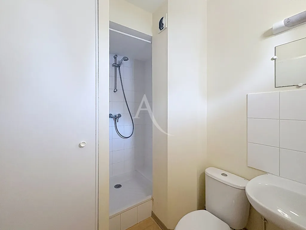 Bathrooms - Studio with Parking in Carquefou