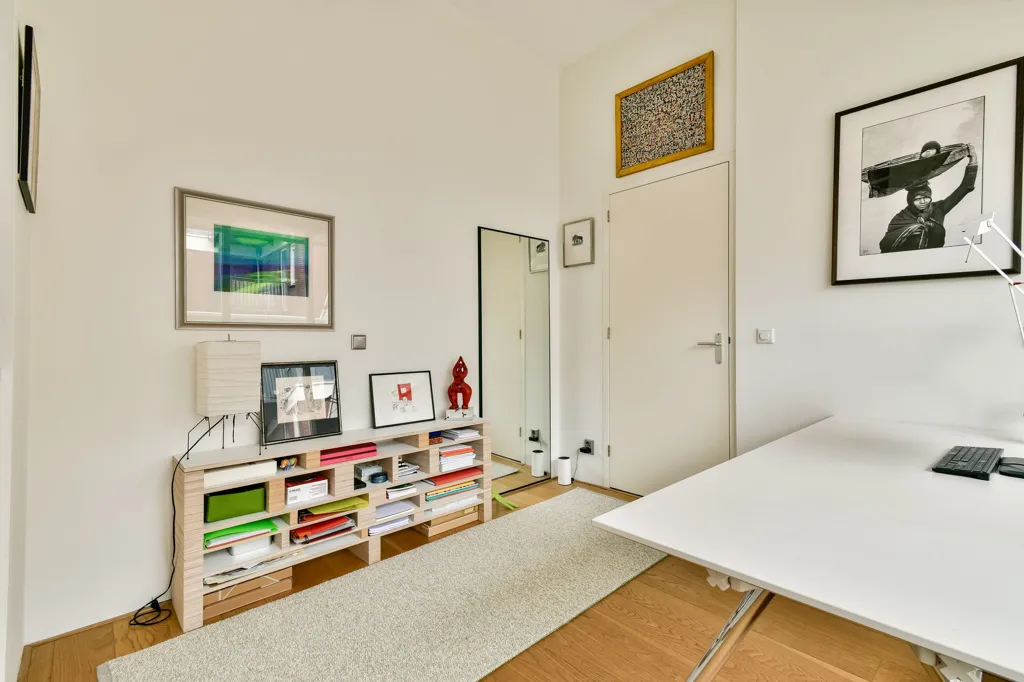 Bureau - Duplex Apartment with Singelgracht View in Amsterdam