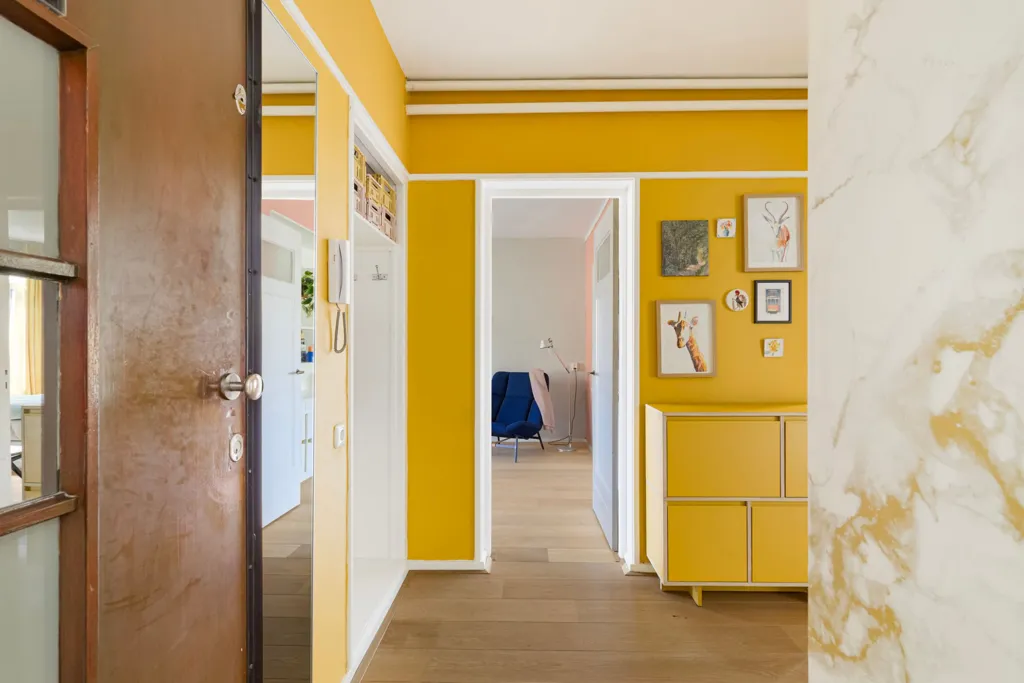 Entrée - 1940s Apartment with South-Facing Balcony in Blijdorp