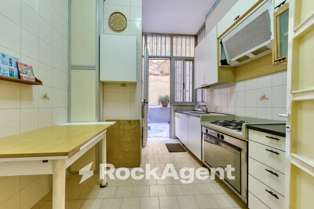 Köök - Apartment with Terrace in Central Chiaia