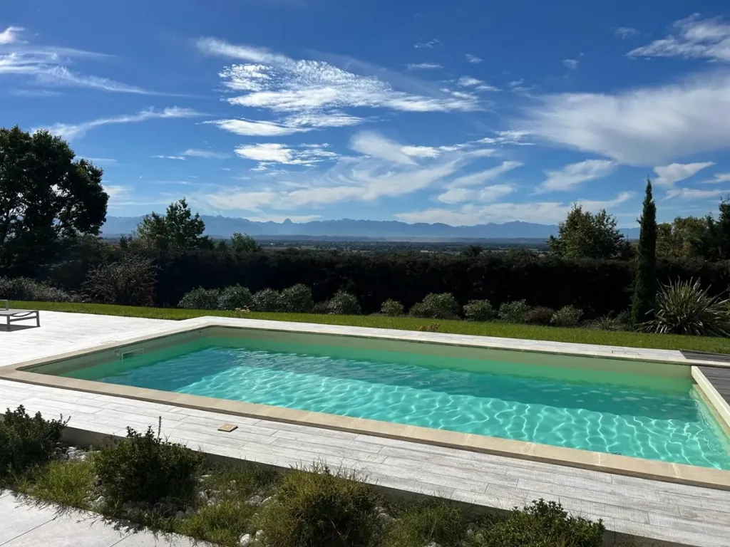 Piscine - Maison Contemporaine avec Piscine au Nord de Pau