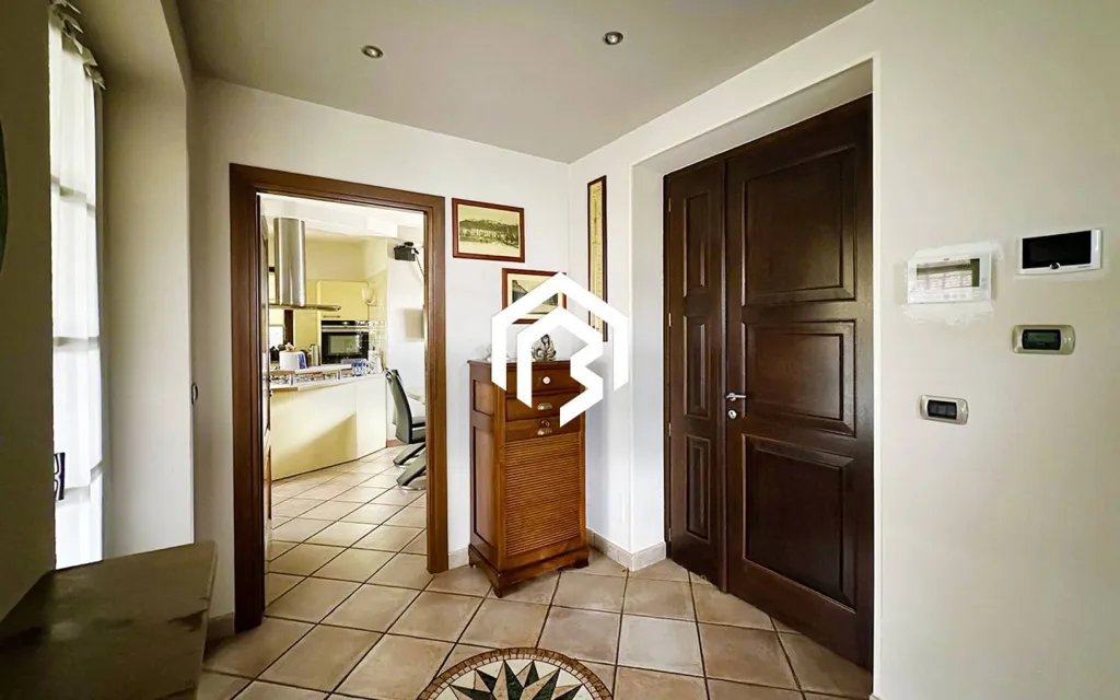 Esik - Villa with Private Garden in Vignolo