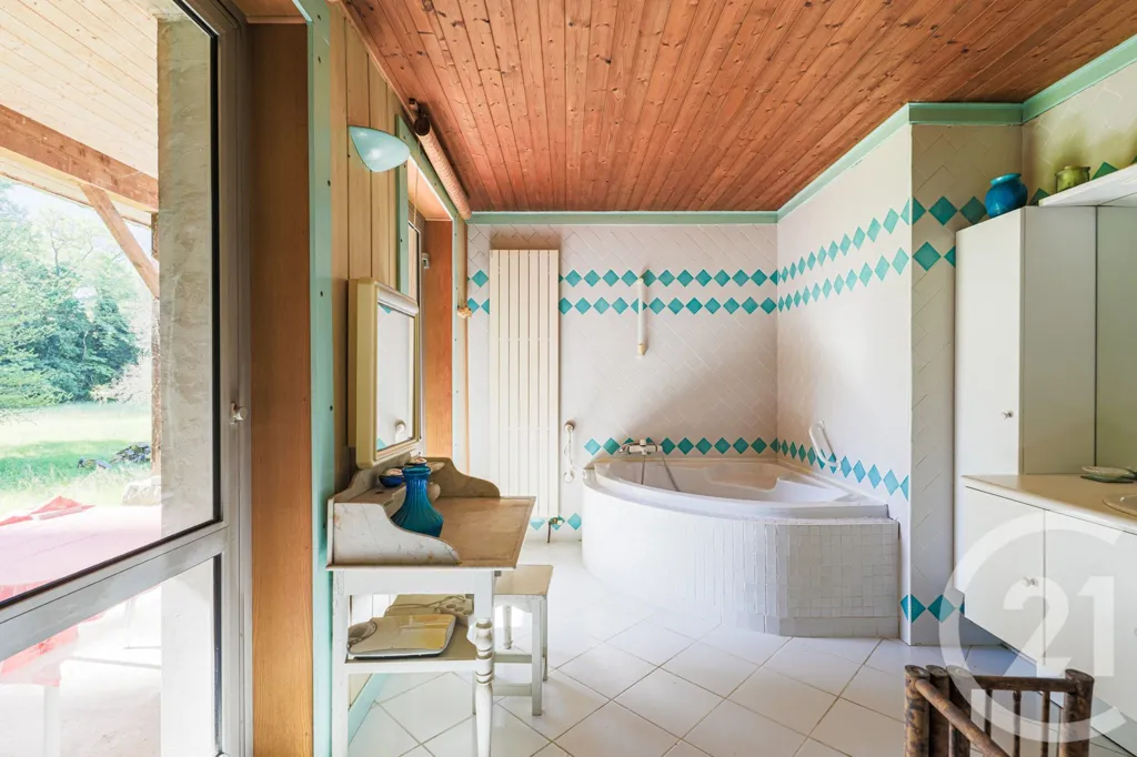 Bathrooms - 5-Piece House with Garden in Tullins