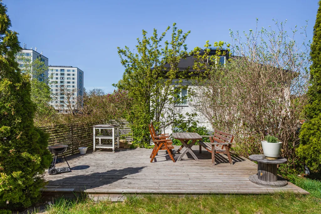 Terrass - Corner Flat with Garden in Duvbo