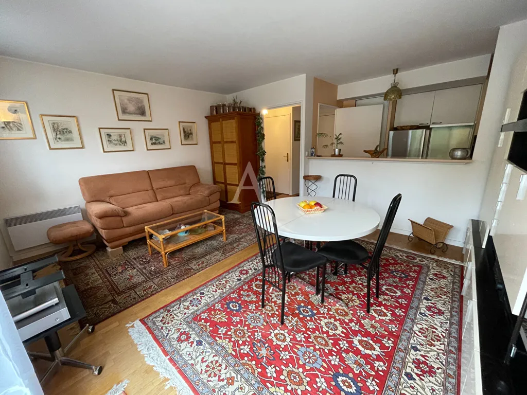 Elutuba - 2-Bedroom Flat with Balcony in Clamart