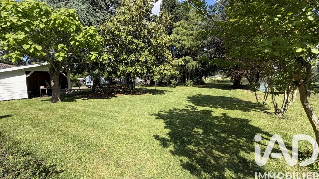 Aed - Spacious Villa with Garden in Saint-Magne-de-Castillon