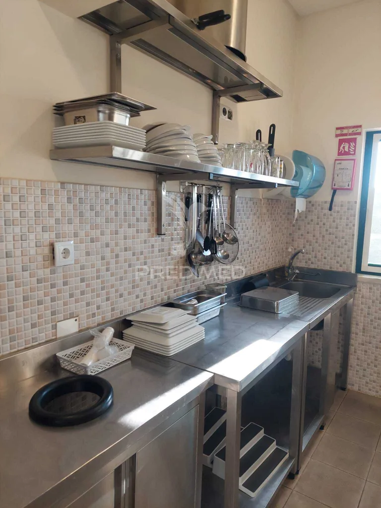 Cuisine - Commercial Space with Esplanada in Quarteira