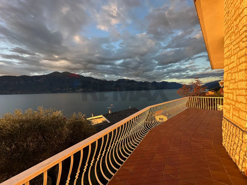 Terrazza - Villa with Panoramic Lake View in Brenzone