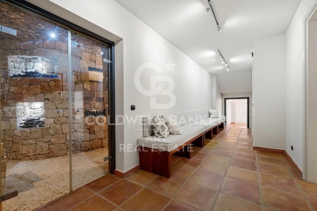 Esik - Contemporary Mediterranean Villa with Panoramic Views in Benahavís