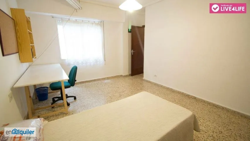 Magamistoad - Ample Flat with Ascensor in La Carrasca, Valencia