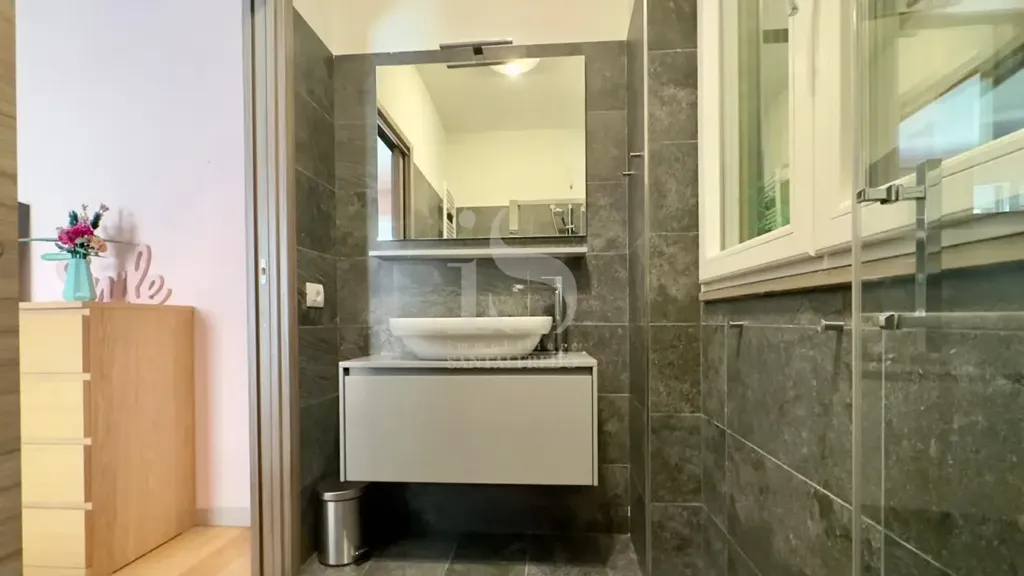 Salles de bain - Modern Trilocale with Terrace in Milan