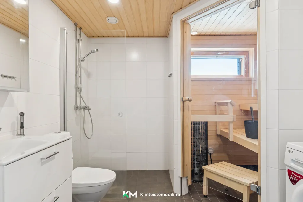 Vannitoad - Bright Apartment with Balcony in Espoo Centre