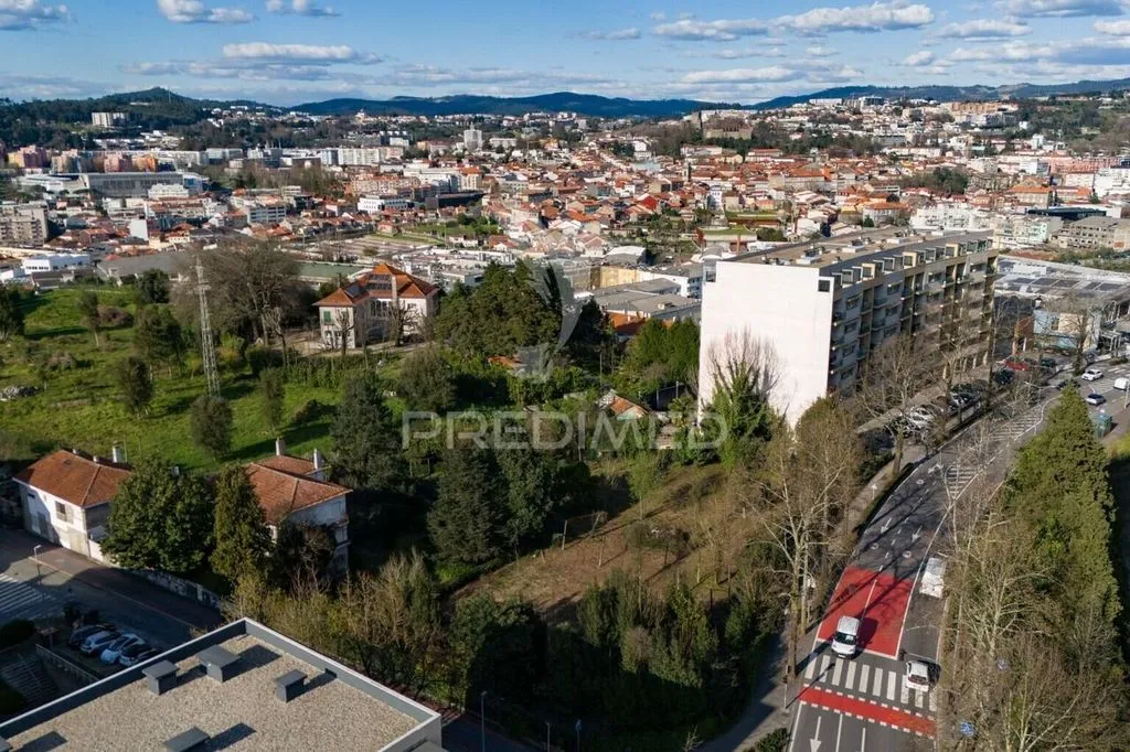 Õhuvaade - Development Land with Shops in Guimarães