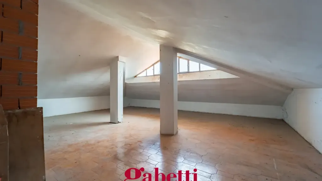 Toad - First-Floor Flat with Two Balconies in Cavallermaggiore