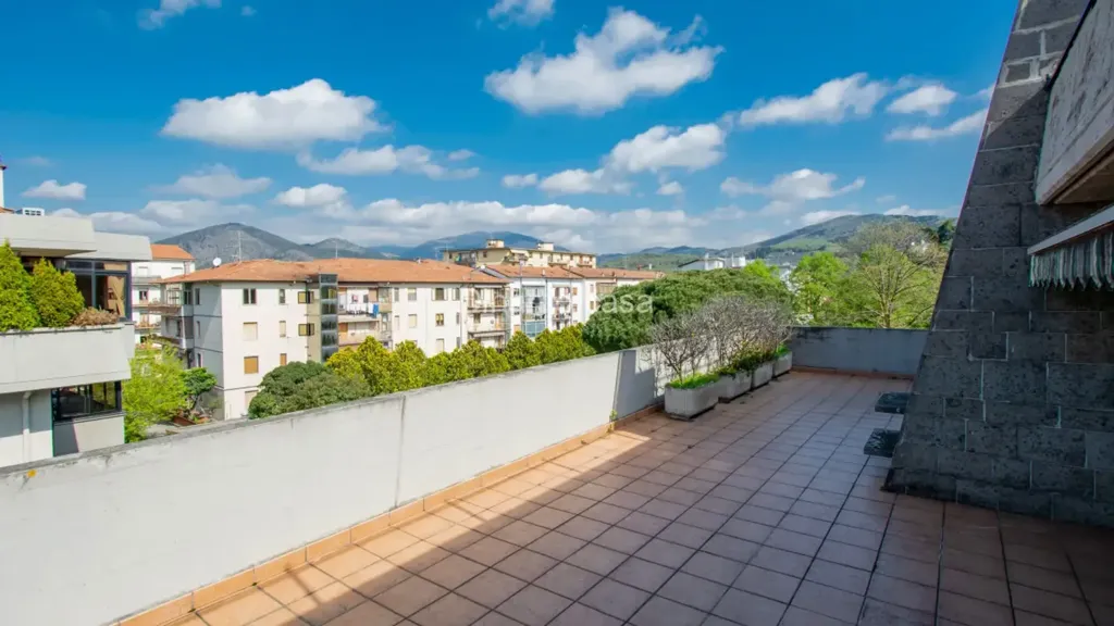 Terrasse - Spacious 3-Bedroom Apartment with Terrace in Prato
