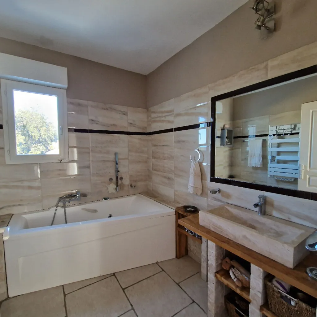 Salles de bain - Villa Récente avec Véranda à Golfe de St-Tropez