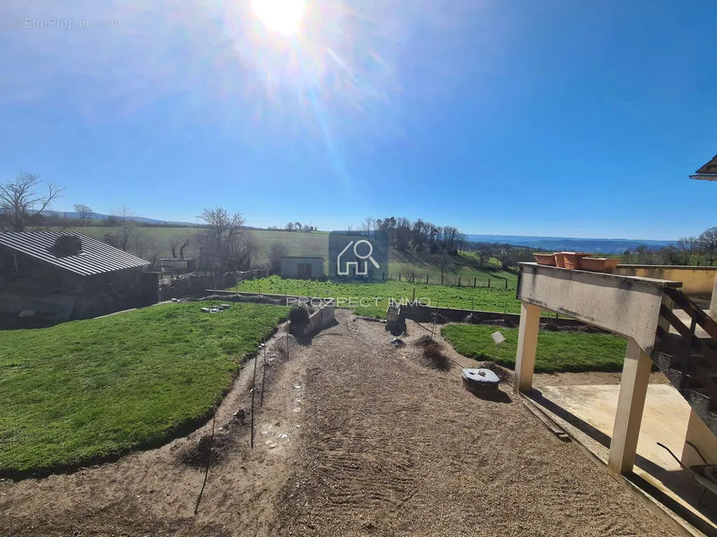 Aed - Spacious House with Barn in Village Centre