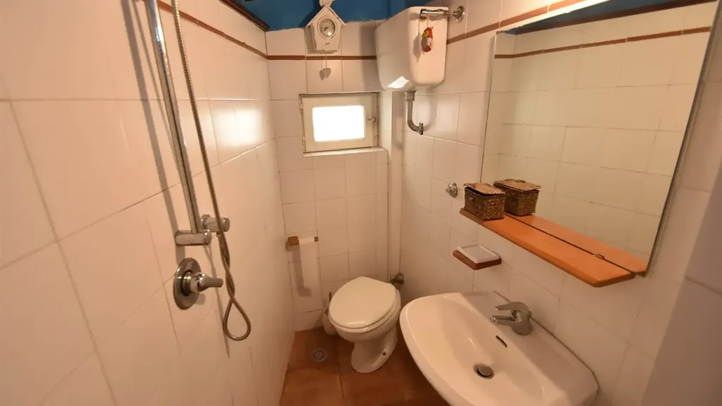 Vannitoad - Tuscan-Style Apartment in Historic Centre, Rosignano Marittimo