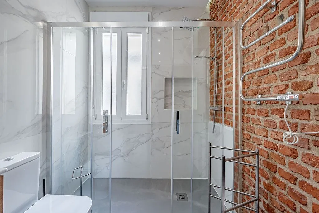 Salles de bain - Penthouse with East-Facing Terrace in Almagro