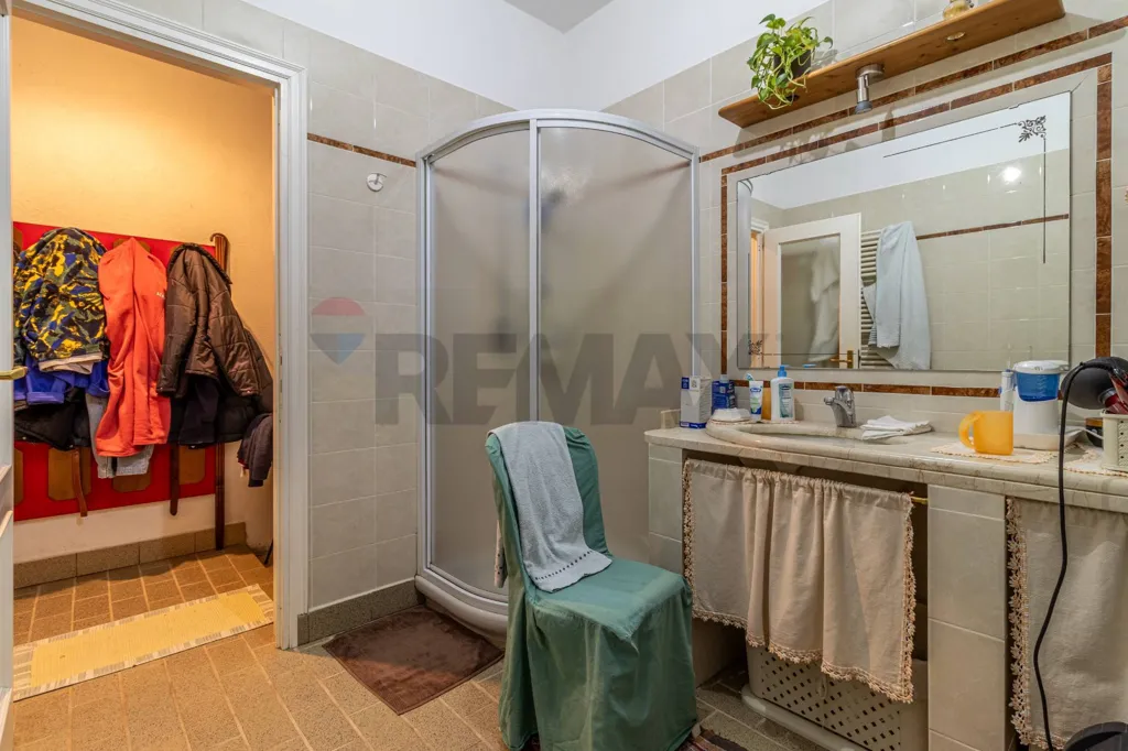 Bagni - Villa indipendente con parco privato a Magnano