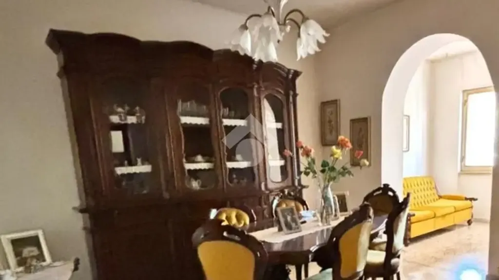 Söögituba - Triplex with Garden in Latina