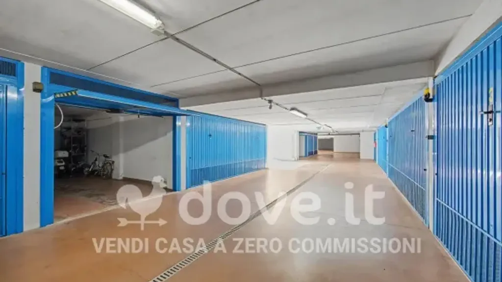 Garage - Modern Apartment with Garden in Treviso