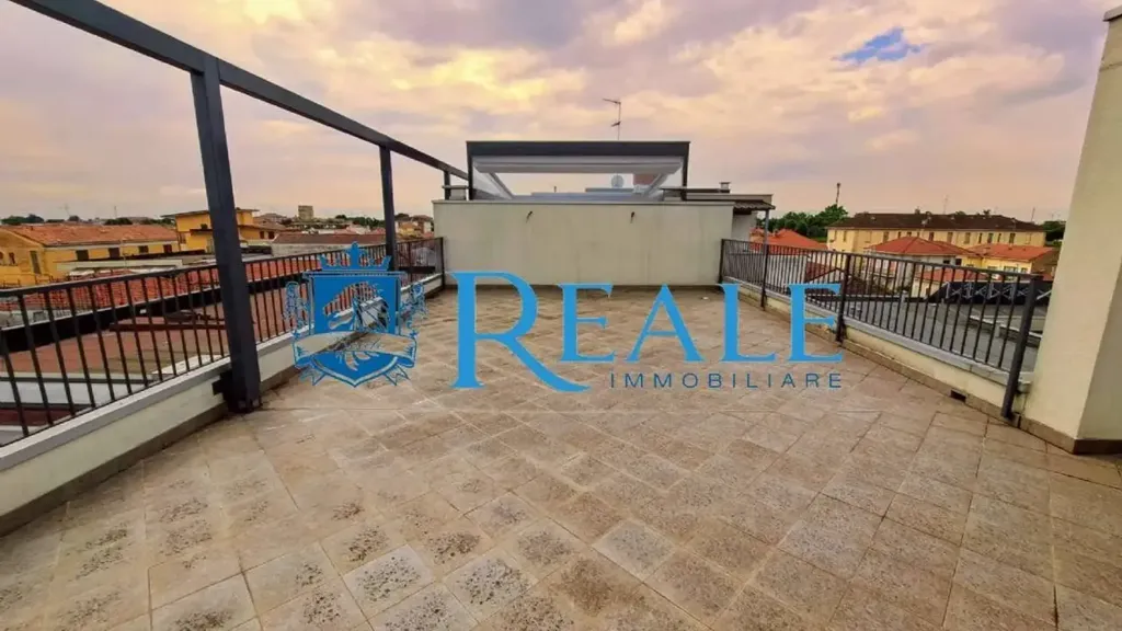 Terrasse - Retrofitted Penthouse with Terrace in Vigevano