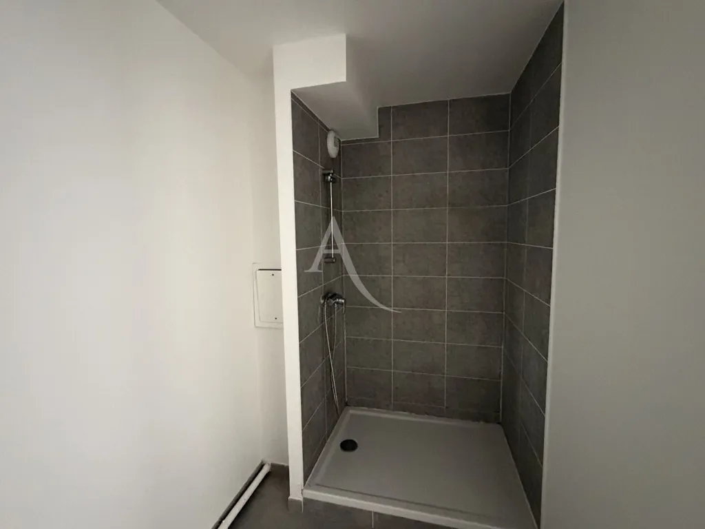 Bagni - Modern Flat with Balcony in Drancy Centre