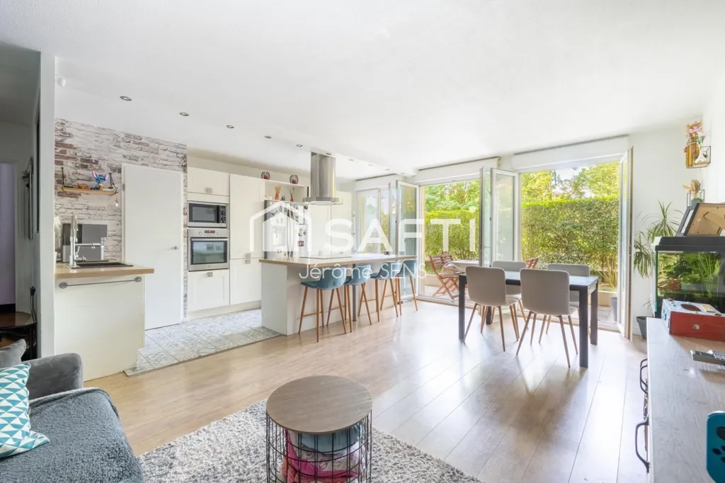 Soggiorno - Apartment with Garden in Poissy