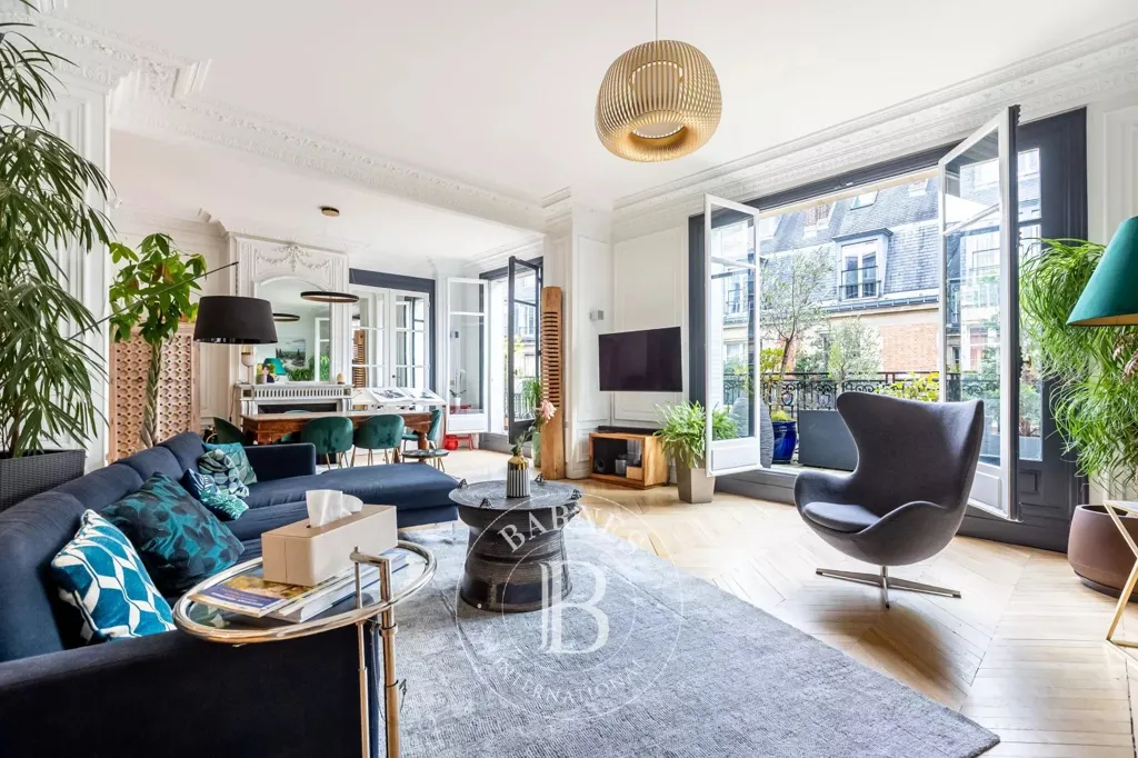 Séjour - Appartement Haussmannien avec Balcon Filant à Paris 8ème