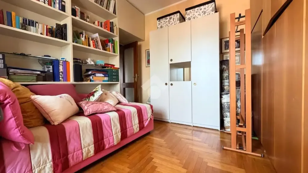 Camere da letto - Trilocale with Balcony in Brescia