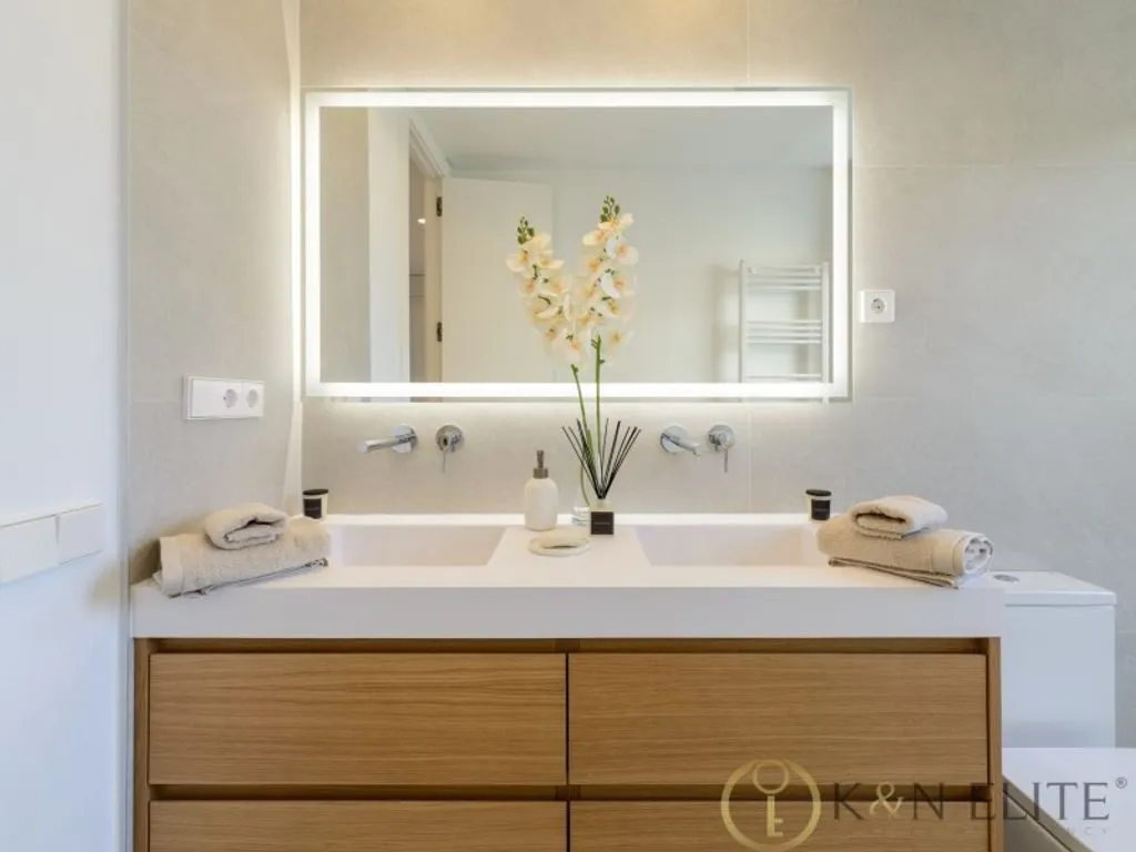 Salles de bain - Luxury Flat with Home Automation in Almagro, Madrid