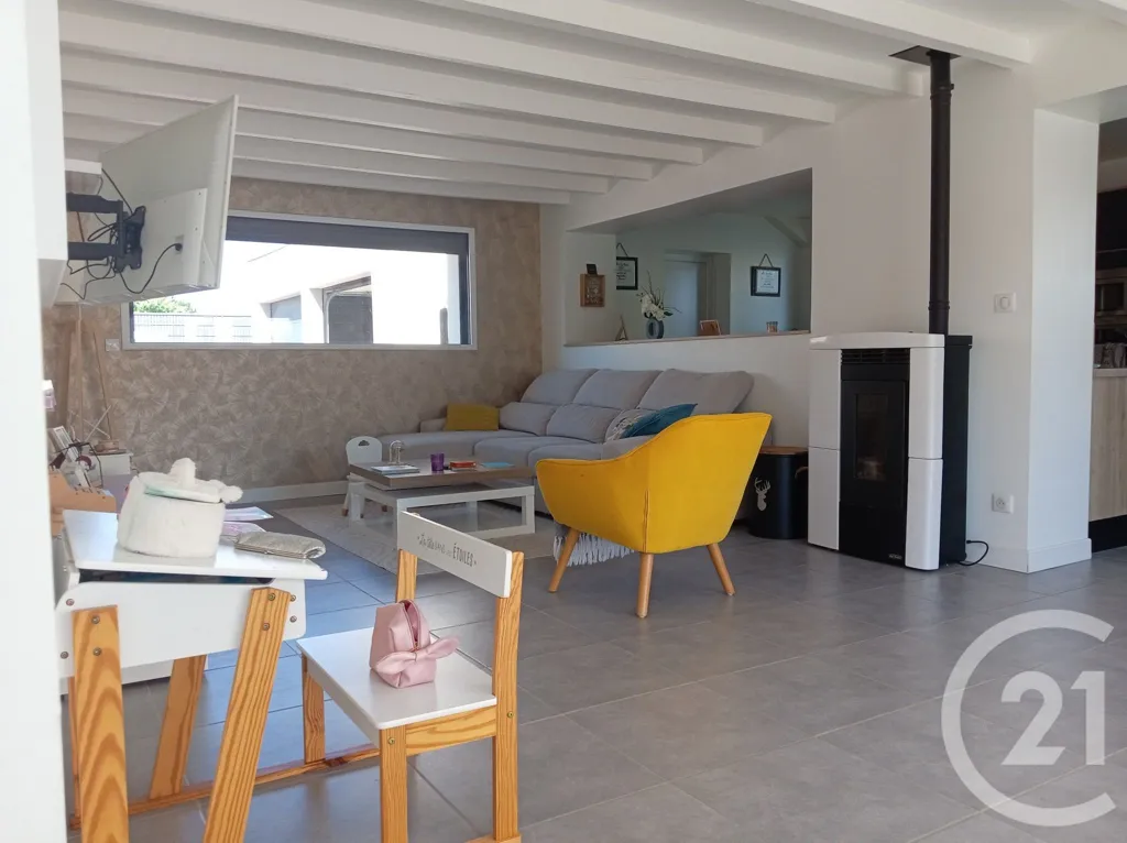 Séjour - Villa Rénovée avec Piscine à Beffes