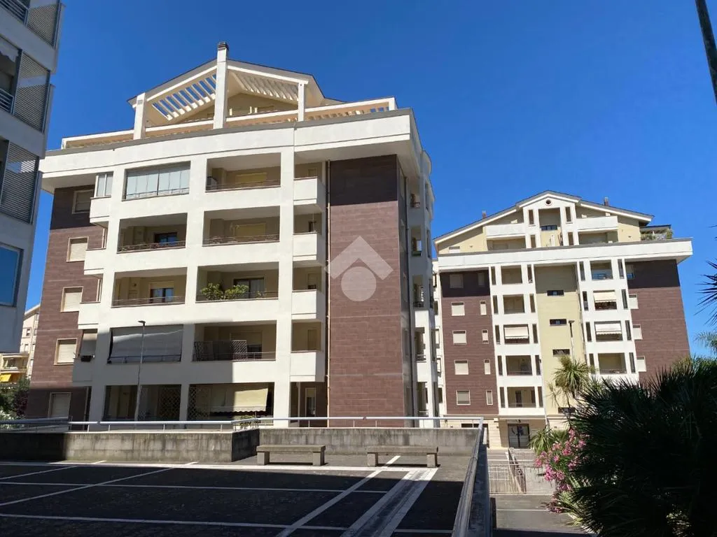 Esterno - Modern 2-Bedroom Apartment with Terrace in Luna e Sole