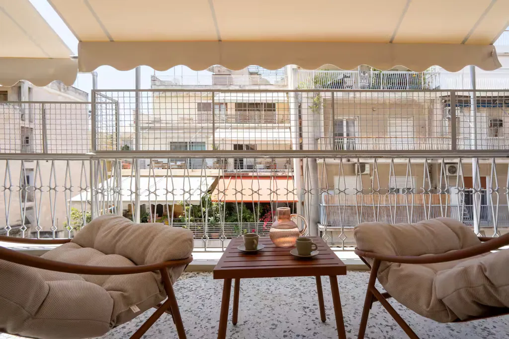Terrass - City View Flat with Solar Panels in Athens