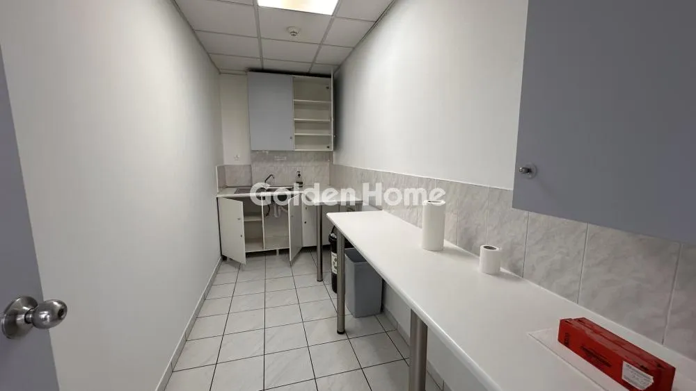 Kabinet - Modern Office Building with Tech Amenities in Alimos Centre