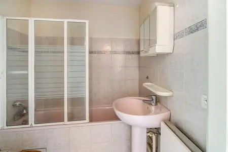 Vannitoad - 2-Bedroom Apartment with Balcony in Strasbourg
