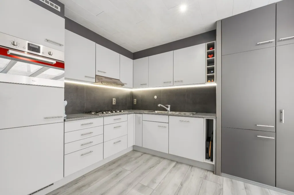 Kitchen - Detached House with Double Glazing in Sinaai
