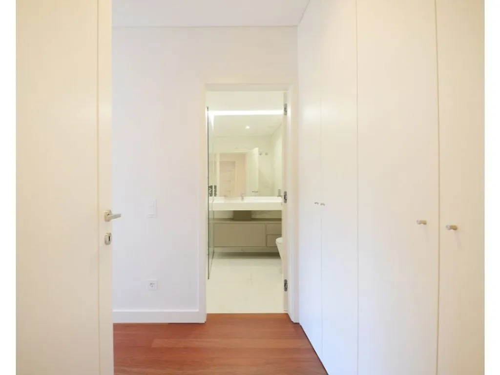 Pièces - Luxury 4-Bed Apartment with Terrace in Matosinhos