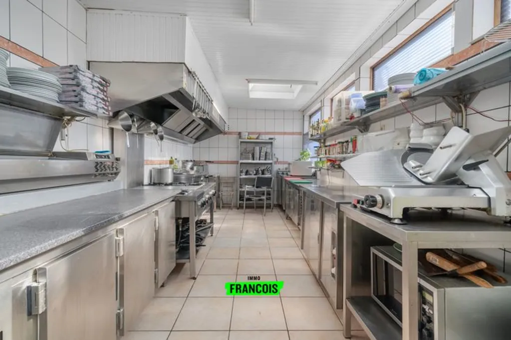 Köök - Commercial Property with Spacious Residence in Central Location