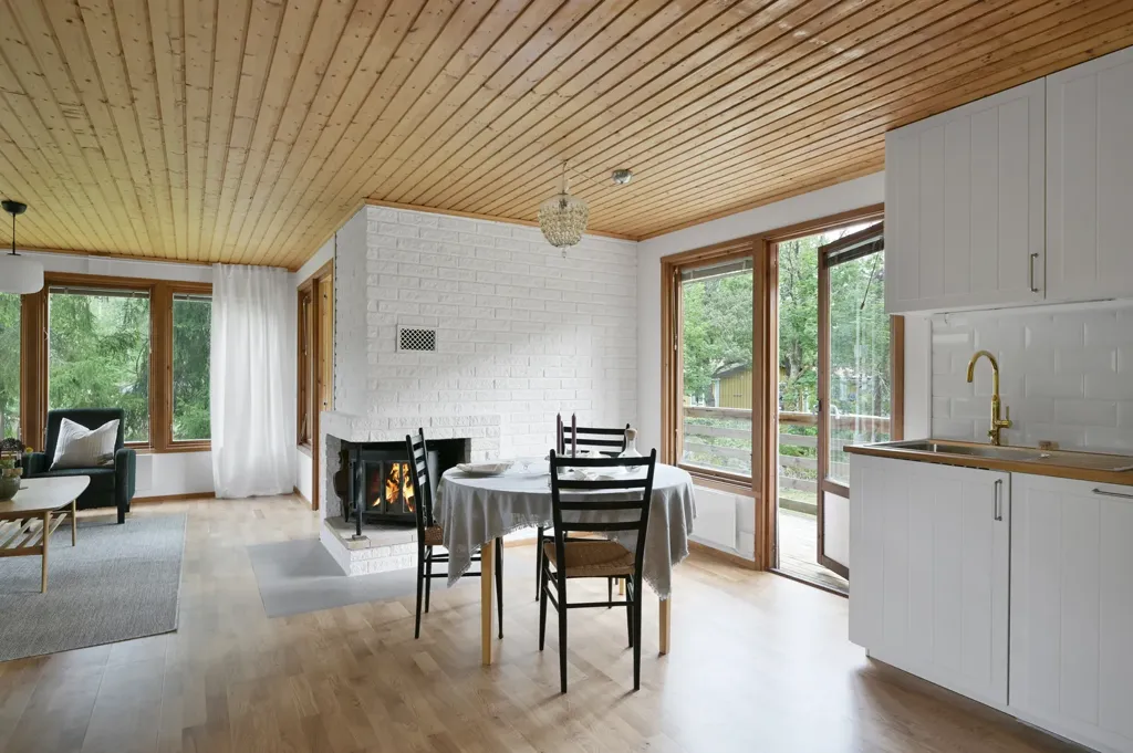 Köök - Renovated Villa with Garden in Raksta