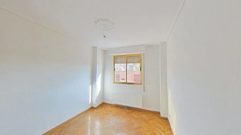 Pièces - 2-Bedroom Flat with Metro Access in Numancia