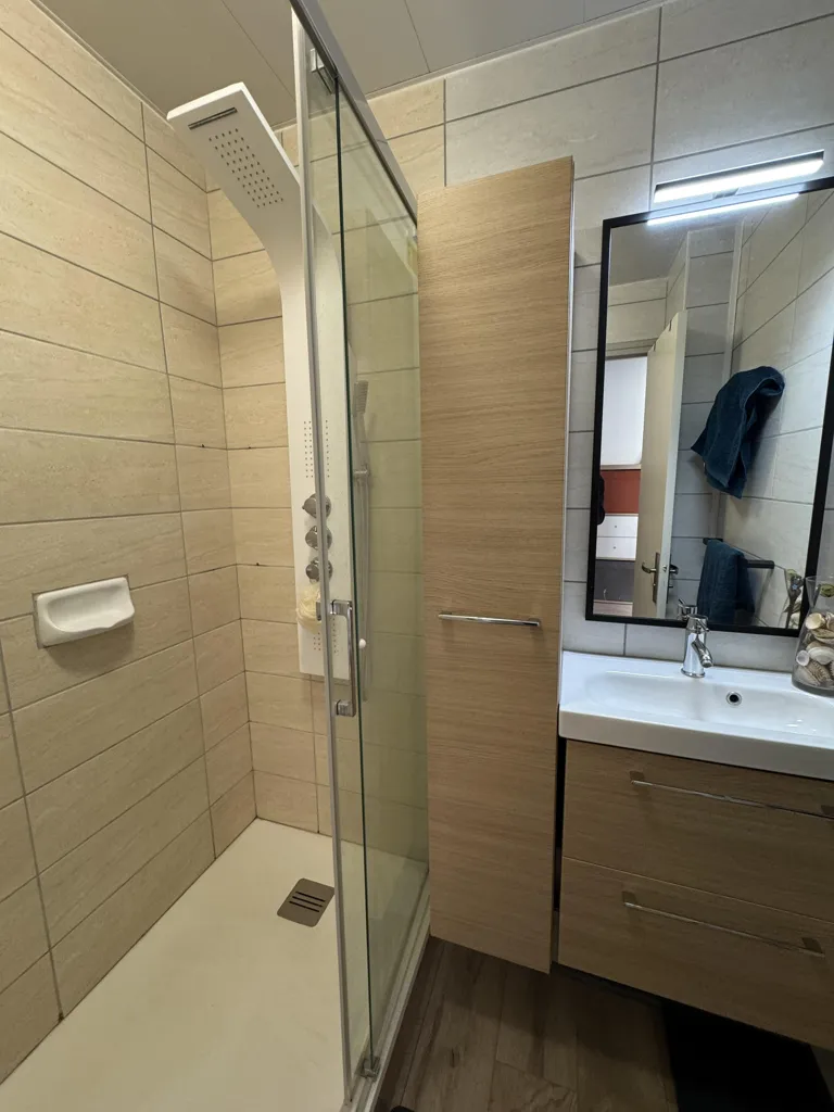 Vannitoad - Renovated 2-Bed Flat with Balcony in Grau-du-Roi