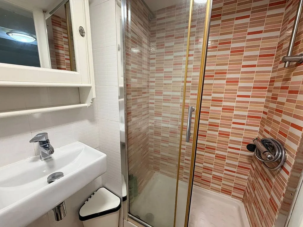 Vannitoad - Duplex with Ascender in Salamanca, Madrid