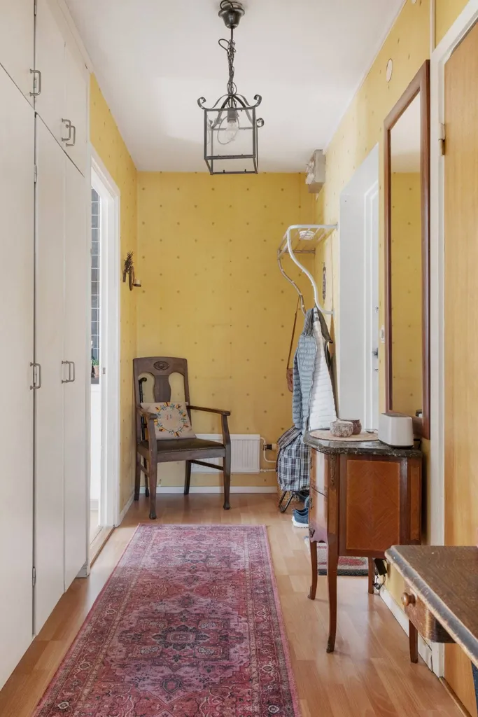 Esik - Apartment with Balcony in Central Location